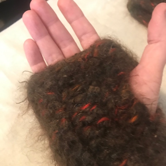 Handmade knit wool fingerless gloves - Picture 2 of 8